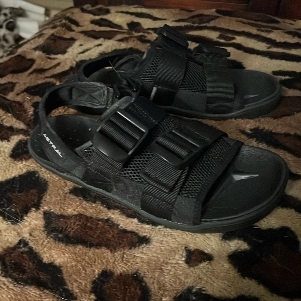 Astral Men's  or women’s Size 8 Webber Sandals, Black